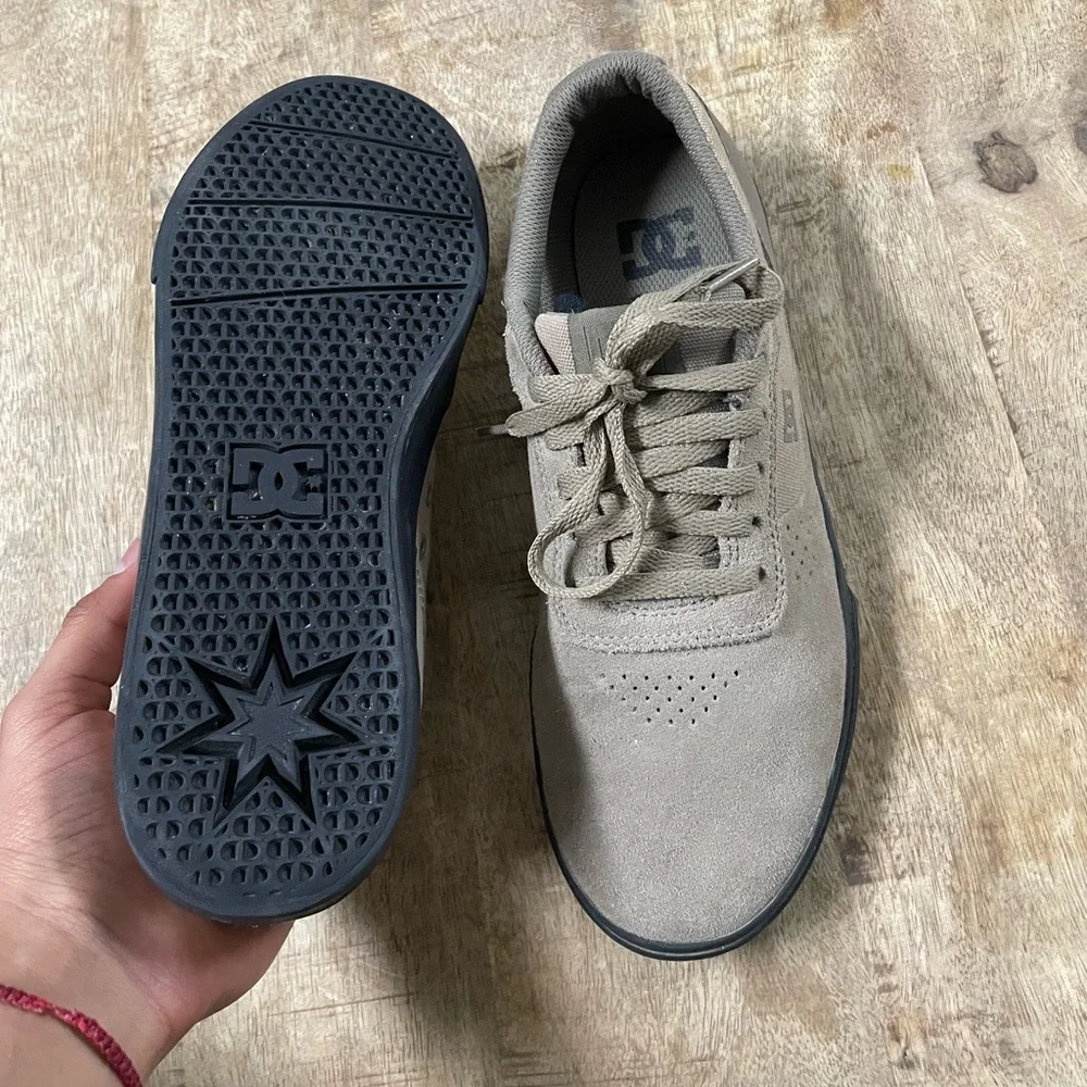 DC Shoes - Picture 5 of 7